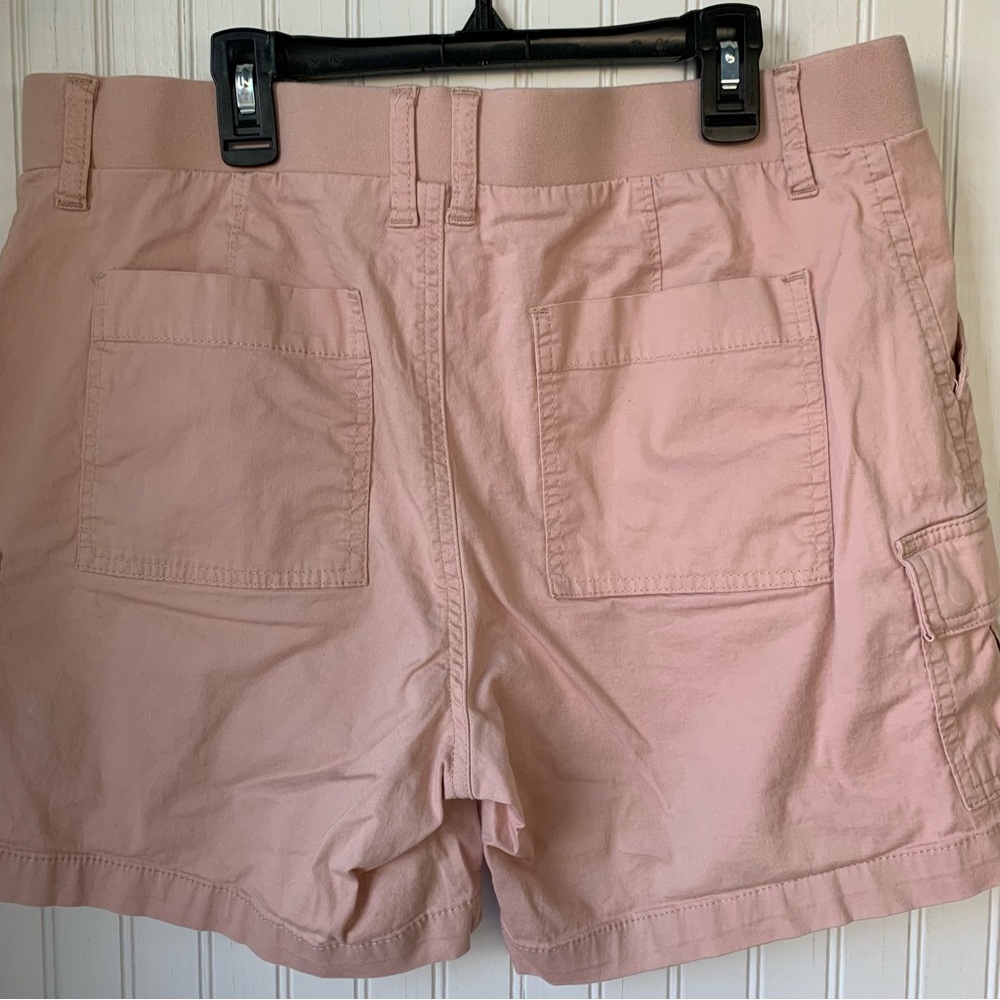 Lee Regular Fit, Short, Mid Rise (14 M) Blush color Cargo type with side pockets - Picture 3 of 6